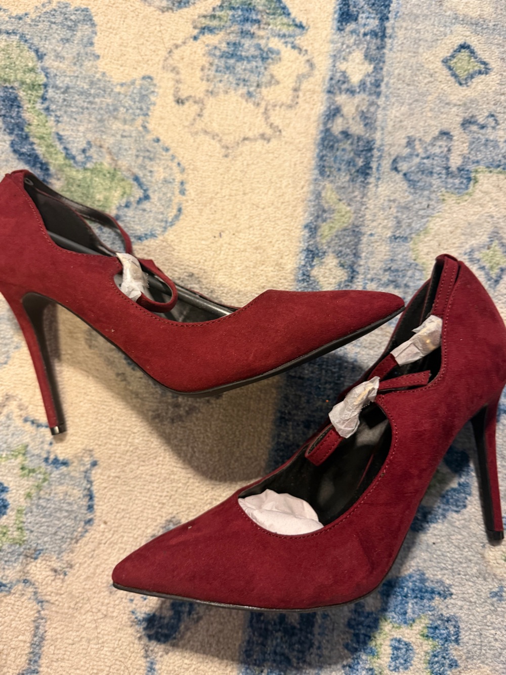 NWT Le Chateau bergundy heels - size 8.5